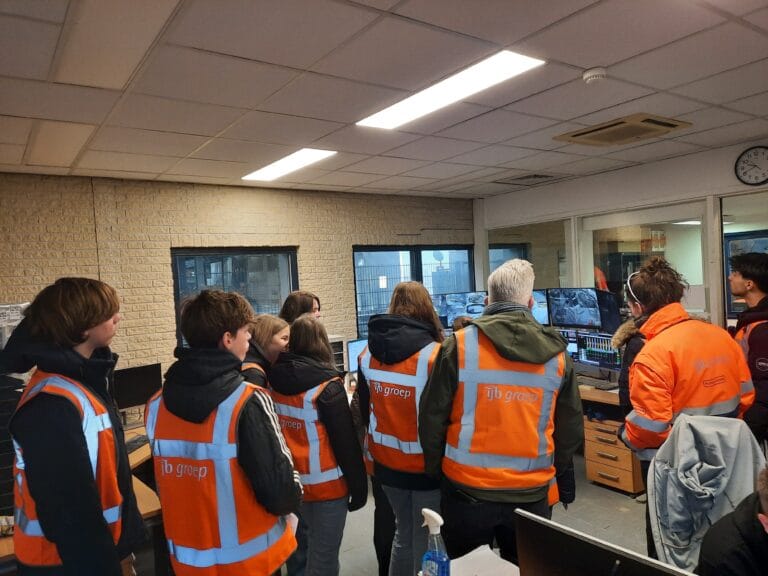 Scholieren in het lab