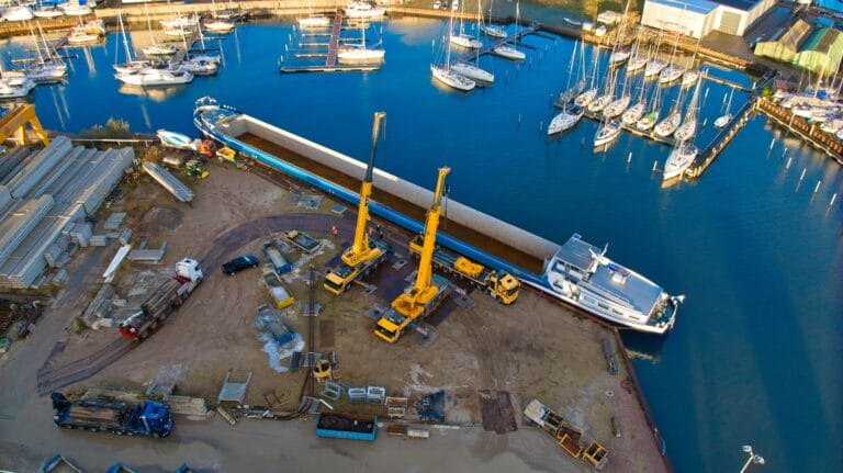 Foto's palen op boot drone-1