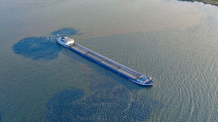 Foto's palen op boot drone-4